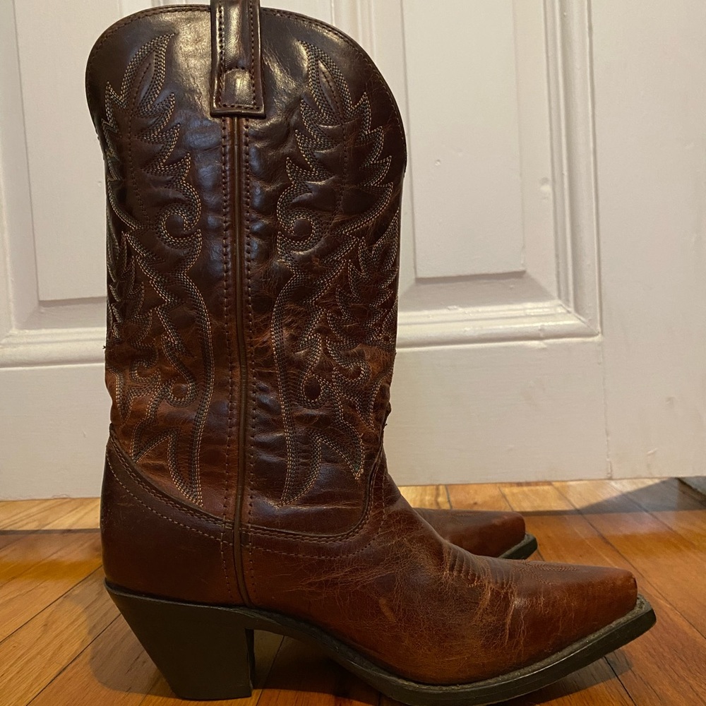 LAREDO Brown Cowboy Boots. Size 7. Excellent condition.